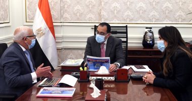 رئيس الوزراء يتابع مع محافظ بورسعيد موقف مشروعات المحافظة