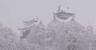 تساقط كثيف للثلوج على مناطق بحر اليابان بلغ ارتفاعها 13 سنتيمترا.. فيديو