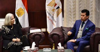 أشرف صبحي يستقبل السفيرة هيفاء أبو غزالة مساعد الأمين العام لجامعة الدول العربية