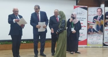 وزير القوى العاملة يسلم 100 عقد عمل لـ"قادرون باختلاف" ببورسعيد.. فيديو وصور