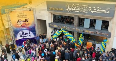 ‎بعد عام على تدميرها.. مكتبة سمير منصور فى غزة تنفض غبار الحرب وتعود للحياة