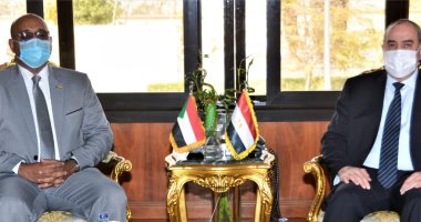 وزير الطيران يلتقى وزير النقل السودانى لبحث التعاون المشترك