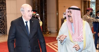 ولى عهد الكويت فى مقدمة مستقبلى الرئيس الجزائرى لدى وصوله فى زيارة رسمية