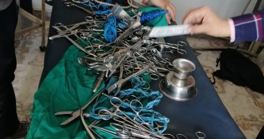 ضبط أدوات جراحية متهالكة وبدائية داخل عيادتين بأخميم فى سوهاج