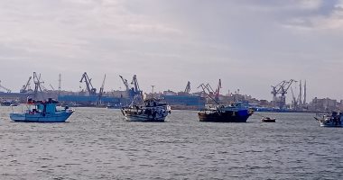 الصيادون: "زعابيب أمشير" وراء توقف الصيد فى ميناء بورسعيد