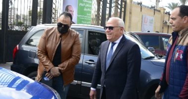 محافظ بورسعيد يسلم 24 سيارة للمواطنين ضمن المبادرة الرئاسية لتخريد السيارات.. لايف