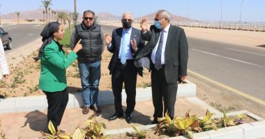 محافظ جنوب سيناء يتفقد أعمال إنشاء قرية التراث البدوي بمضمار الهجن بشرم الشيخ