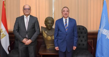 محافظ الإسكندرية يبحث مع سفير تونس تعزيز سبل التعاون المشترك بين الجانبين