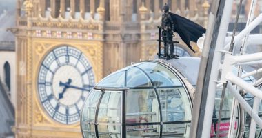 قبل طرح الفيلم.. "باتمان" على قمة عين لندن يراقب شوارع العاصمة البريطانية