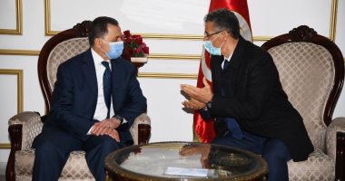 وزير الداخلية يصل تونس للمشاركة بمجلس وزراء الداخلية العرب
