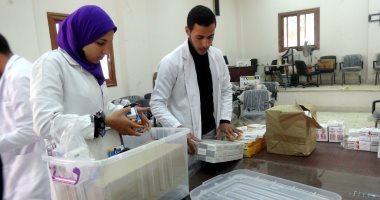 جامعة المنيا تطلق قافلة طبية لقرية "أبيوها" ضمن "حياة كريمة".. صور