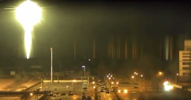 لحظة استهداف القوات الروسية لمحطة زابوريجيا النووية جنوب أوكرانيا.. فيديو