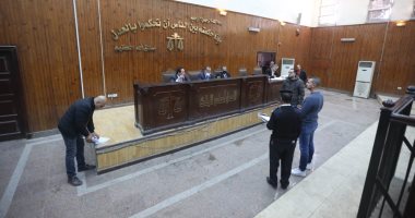كريم الهوارى يصل جلسة محاكمته بمعسكر الأمن وسط حراسة مشددة 