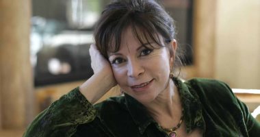 إيزابيل الليندى الكاتبة الأكثر مبيعًا بالإسبانية خلال 2022.. فيوليتا تكمل مسيرة "ابنة الحظ"