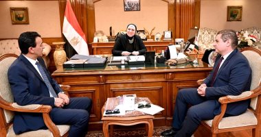 وزيرة التجارة: إتاحة الخبرة المصرية فى التجمعات الصناعية لتعزيز التعاون العربى