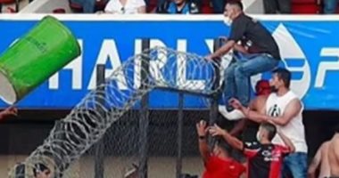 حرب شوارع فى مباراة كرة قدم بالدورى المكسيكى (فيديو)