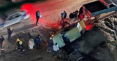 سقوط سيارة داخل حفرة بمدينة بورفؤاد في بورسعيد.. فيديو وصور