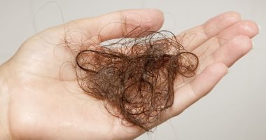 وصفات طبيعية لعلاج تساقط الشعر فى شهر واحد فقط.. السر بالروزمارى