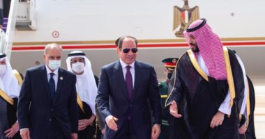 السعودية نيوز | 
                                            استعراض جوى لطائرات الصقور السعودية ترحيبا بزيارة الرئيس السيسى للمملكة
                                        
