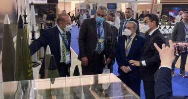 وزير الدولة للإنتاج الحربى يزور جناح شركة "بونجسان" الكورية بمعرض السعودية