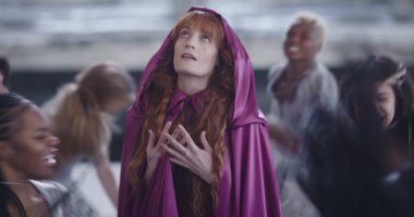 أغنية King لـ Florence + The Machine تقترب من 4 ملايين مشاهدة.. فيديو