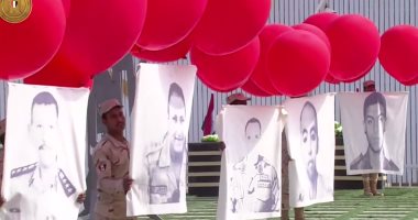 إطلاق بالونات تحمل صور شهداء الجيش والشرطة فى احتفالية يوم الشهيد