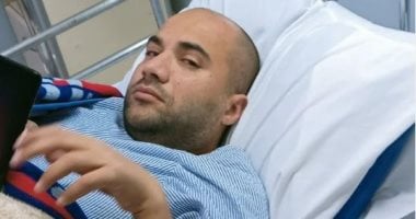 بصورة من سرير المستشفى.. على الألفى يكشف تفاصيل حالته الصحية بعد خضوعه لجراحة