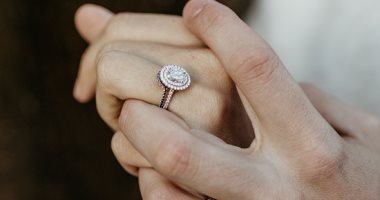 4 معايير مهمة قبل اختيار خاتم الزفاف.. تحديد ميزانيتك الأبرز