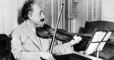 لقطات وذكريات.. 143 عاما على ميلاد عالم الفيزياء الشهير ألبرت أينشتاين