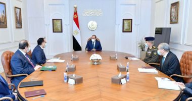 الرئيس السيسى يجتمع بمصطفى مدبولى وزراء الدفاع والتموين والداخلية ورئيس المخابرات العامة