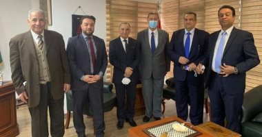 سفير فلسطين بالقاهرة يستقبل وفدًا من اتحاد المحامين العرب  