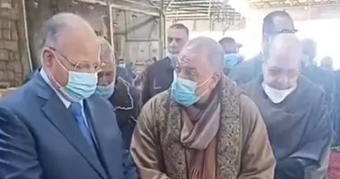 محافظ القاهرة يتفقد سوق العبور ويشدد على التجار بعدم رفع الأسعار