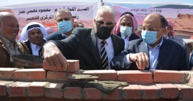 وزير التنمية المحلية ومحافظ جنوب سيناء يضعان حجر الأساس لبناء 120 منزلا بدويا