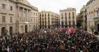 احتجاجات حاشدة فى برشلونة للمطالبة بإقالة وزير التعليم 
