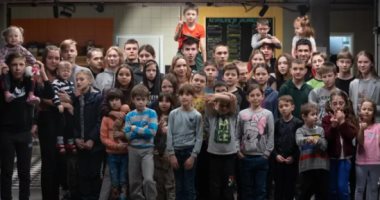 مجموعة من 50 طفلا تم إجلاؤهم من أوكرانيا يصلون بريطانيا غدا