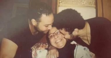 محمد عز يحتفل بعيد الأم بصورة مع والدته: أمى وروحى كل سنة وانتى عمرى كله