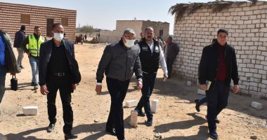 محافظ المنيا يشهد تسليم قطعة أرض لإقامة محطة معالجة مياه قرية دير أبو حنس