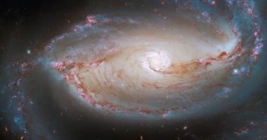 يلتقط تلسكوب هابل صورة لمجرة رائعة باستخدام أداتين للتصوير 