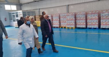 محافظ بورسعيد يتابع سير العمل بمصنع إنتاج الزيوت 
