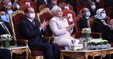 الرئيس السيسى يكرم الأمهات المثاليات خلال احتفالية المرأة المصرية.. فيديو