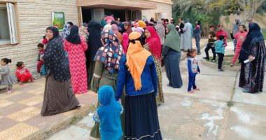 الكشف وتقديم العلاج لـ1125 شخصا بقافلة طبية فى قرية أبو زهرة بالإسكندرية