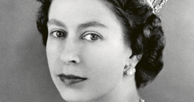 الملكة إليزابيث على غلاف مجلة فوج البريطانية احتفالا باليوبيل البلاتينى
