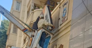 حملات مكثفة لإزالة الإعلانات والإشغالات المخالفة على مستوى الأحياء بالإسكندرية