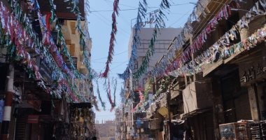 مباشر من أقدم شوارع المنيا.. شارع الحسين يتجمل بزينة رمضان.. لايف صور