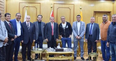 رئيس جامعة بنى سويف يستقبل سيد عبد الحفيظ مدير الكرة بالنادي الأهلى