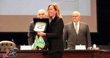 الخشت: الإرادة السياسية تعمل لتحريك المؤسسات نحو تمكين الكفاءات من المرأة