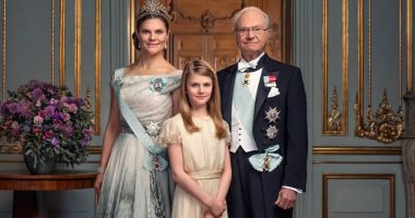 3 أجيال × صورة.. ظهور ملكى لولية عهد السويد مع أبيها الملك وابنتها الأميرة