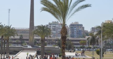 ساحة الشهداء ببورسعيد تستقبل زوارها لالتقاط الصور التذكارية مع حمام السلام