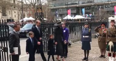 لحظة وصول كيت ميدلتون والأمير وليام وأطفالهما لحضور تأبين الأمير فيليب.. فيديو