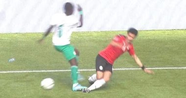 اتحاد الكرة يجهز شكوى ضد حكم مباراة السنغال بسبب الجمهور.. فيديو وصور